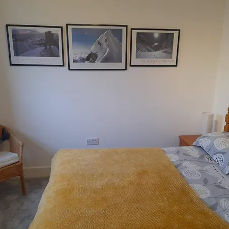 Doubleroom, Living Space And Bathroom In A * Pennington