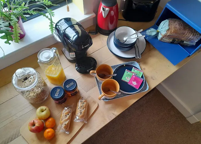 Alojamento de Acomodação e Pequeno-almoço Double Room, Living Space And Bathroom, In A Family Home, Near Ulverston 3*