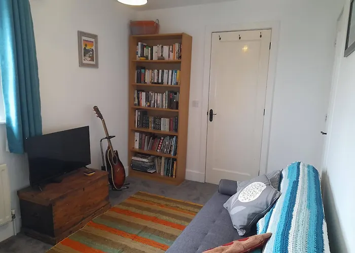 Alojamento de Acomodação e Pequeno-almoço Double Room, Living Space And Bathroom, In A Family Home, Near Ulverston 3*