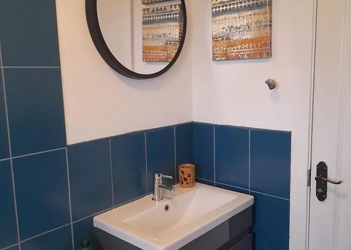 Double Room, Living Space And Bathroom, In A Family Home, Near Ulverston